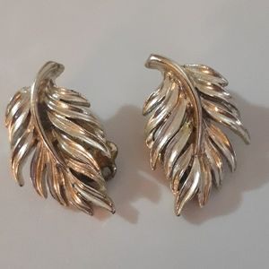 VTG Lisner Brushed Leaf Earrings